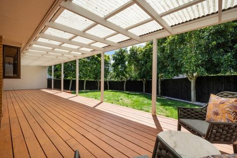 Photo of property in 16 Redlands Grove, Swanson, Auckland, 0612