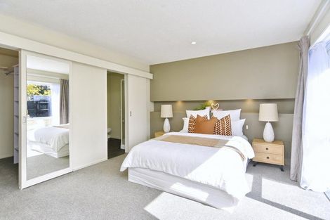 Photo of property in 142 Royal Park Drive, Parklands, Christchurch, 8083