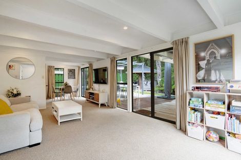 Photo of property in 2/5 Eugen Place, Bayview, Auckland, 0629