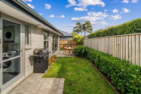 Photo of property in 2/3 Nyoli Street, Northcote, Christchurch, 8052