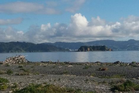 Photo of property in 37 Pukatea Street, Eastbourne, Lower Hutt, 5013