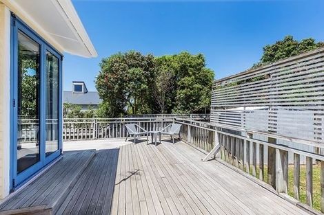 Photo of property in 32 Davidson Crescent, Tawa, Wellington, 5028