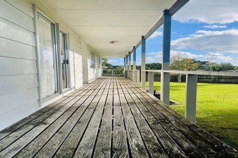 Photo of property in 1 Ballial Place, West Harbour, Auckland, 0618