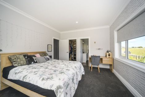 Photo of property in 52 Highland View Drive, Tokomaru, Palmerston North, 4474