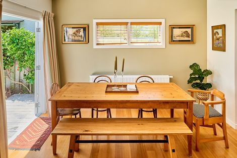 Photo of property in 25 Marine Parade, Eastbourne, Lower Hutt, 5013