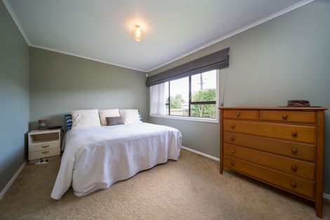 Photo of property in 30 Sutton Crescent, Papakura, 2110