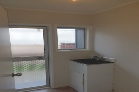 Photo of property in 2/22 Darnell Crescent, Clover Park, Auckland, 2019