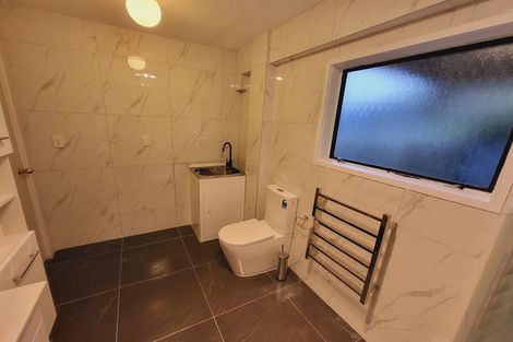 Photo of property in 5 Melia Grove, Goodwood Heights, Auckland, 2105