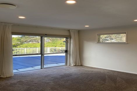 Photo of property in 27 Aplin Place, Birkdale, Auckland, 0626