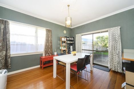 Photo of property in 19 Franklin Avenue, Hokowhitu, Palmerston North, 4410
