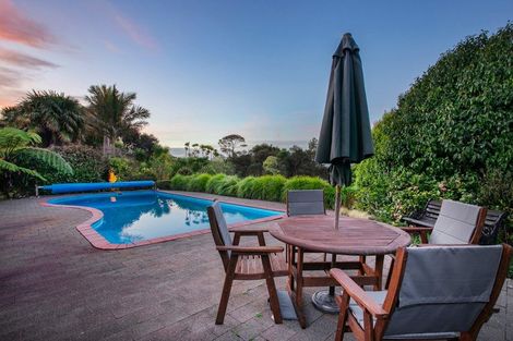 Photo of property in 161 Shaw Road, Oratia, Auckland, 0604