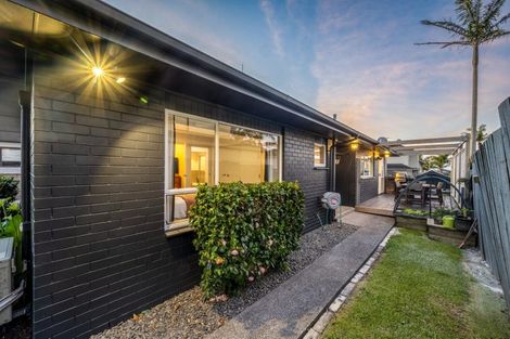 Photo of property in 32b Takutai Avenue, Bucklands Beach, Auckland, 2012