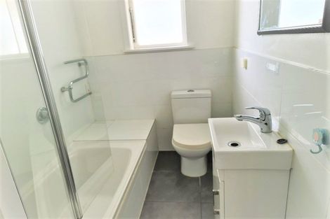 Photo of property in 17 Covil Avenue, Te Atatu South, Auckland, 0610