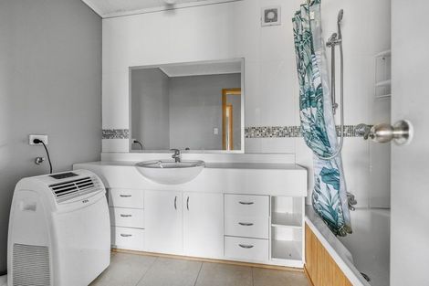 Photo of property in 380 Paremoremo Road, Paremoremo, Auckland, 0632