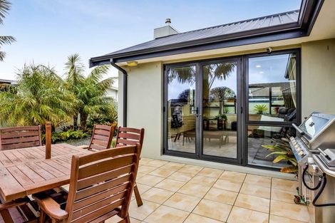 Photo of property in 19 Dolphin Parade, Bell Block, New Plymouth, 4312