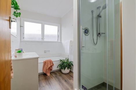 Photo of property in 86 Wikiriwhi Crescent, Awapuni, Palmerston North, 4412