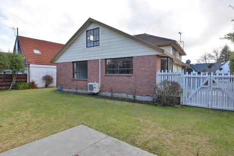 Photo of property in 2/5 Highgate Avenue, Merivale, Christchurch, 8014