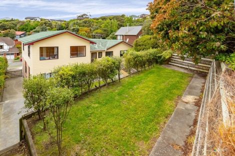 Photo of property in 16 Kinnel Grove, Papakowhai, Porirua, 5024