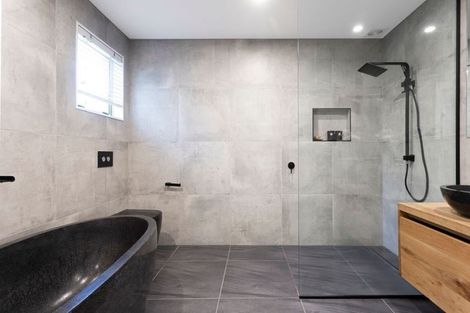 Photo of property in 10 Bayview Crescent, Duvauchelle, 7581