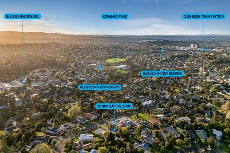 Photo of property in 19 Highland Avenue, Titirangi, Auckland, 0604