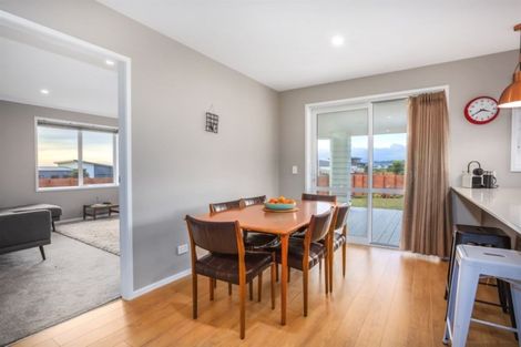 Photo of property in 2 Grace Cove, Aotea, Porirua, 5024