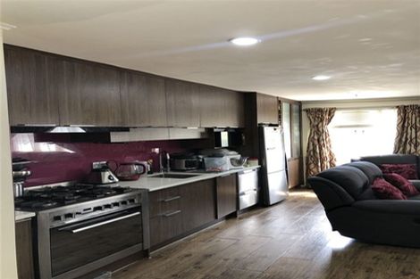 Photo of property in 21 Dundale Avenue, Blockhouse Bay, Auckland, 0600