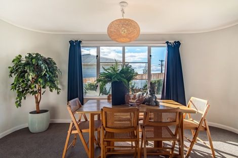 Photo of property in 1/72 Lynwood Road, New Lynn, Auckland, 0600