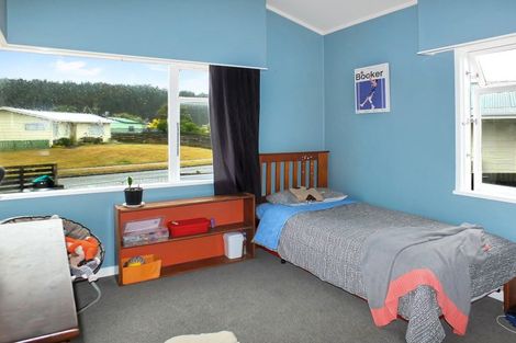 Photo of property in 22 Hennessy Street East, Foxton Beach, Foxton, 4815