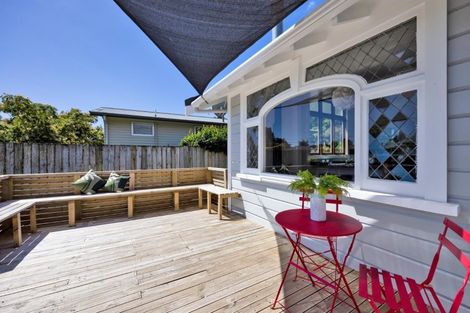 Photo of property in 95 Awanui Street, Merrilands, New Plymouth, 4312