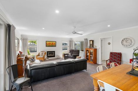 Photo of property in 21 Okarito Avenue, Levin, 5510