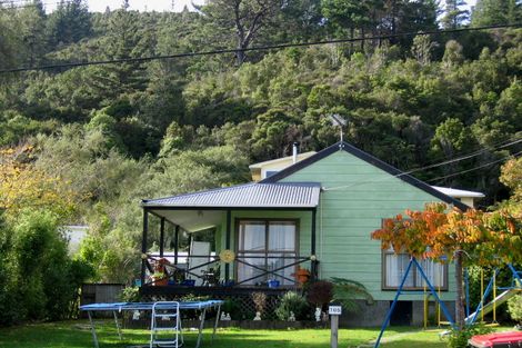 Photo of property in 105 Manuka Street, Stokes Valley, Lower Hutt, 5019