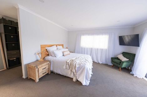 Photo of property in 14 Will Street, Huapai, Kumeu, 0810