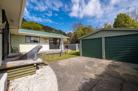 Photo of property in 63 York Street, Picton, 7220