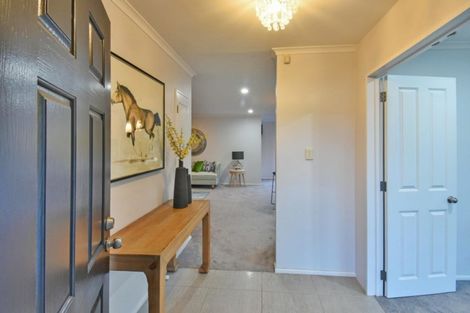 Photo of property in 14 Brosna Place, East Tamaki, Auckland, 2016