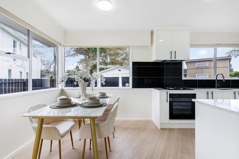 Photo of property in 17 Nan Place, Pakuranga Heights, Auckland, 2010