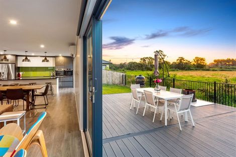 Photo of property in 8 Te Roera Place, Riverhead, 0820