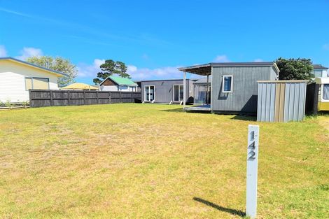 Photo of property in 142 The Fairway, Matarangi, Whitianga, 3592