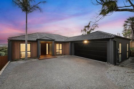 Photo of property in 20 Baulcomb Parade, Windsor Park, Auckland, 0632