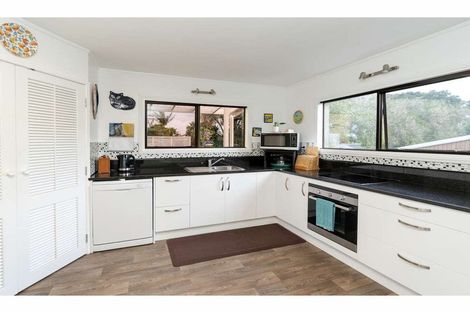 Photo of property in 87 Doves Bay Road, Kerikeri, 0294