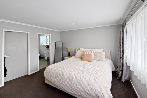 Photo of property in 17 Poulson Grove, Trentham, Upper Hutt, 5018