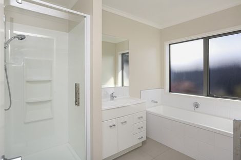 Photo of property in 122 Pohutukawa Place, Waiwhakaiho, New Plymouth, 4312