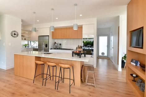 Photo of property in 52 Walton Street, Red Beach, 0932