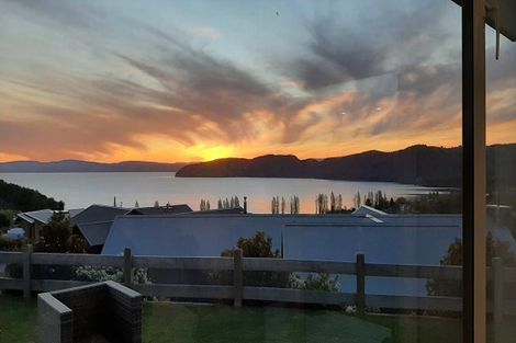 Photo of property in 18 Peregrine Place, Kinloch, Taupo, 3377