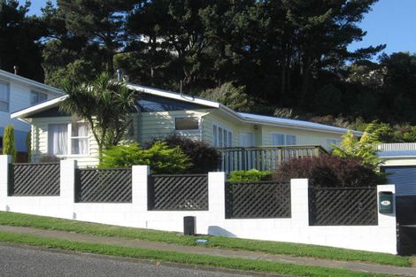 Photo of property in 52 Gloaming Hill, Titahi Bay, Porirua, 5022