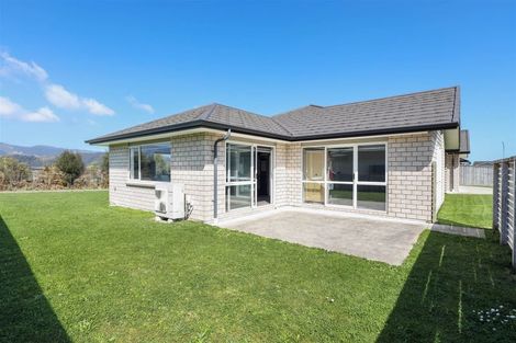 Photo of property in 4 Cory Jane Grove, Riverstone Terraces, Upper Hutt, 5018