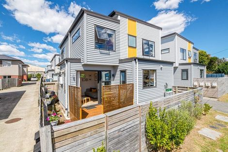 Photo of property in 1/4 Edgerton Road, Te Atatu Peninsula, Auckland, 0610