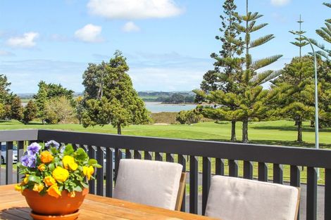 Photo of property in 3 Stella Drive, Clarks Beach, 2122