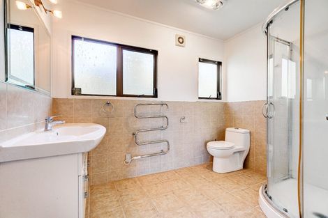 Photo of property in 29 Noeleen Street, Glenfield, Auckland, 0629