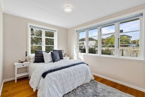 Photo of property in 35 Philomel Crescent, Bayswater, Auckland, 0622