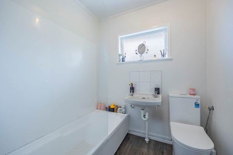 Photo of property in 1/5 Keldale Place, Forrest Hill, Auckland, 0620